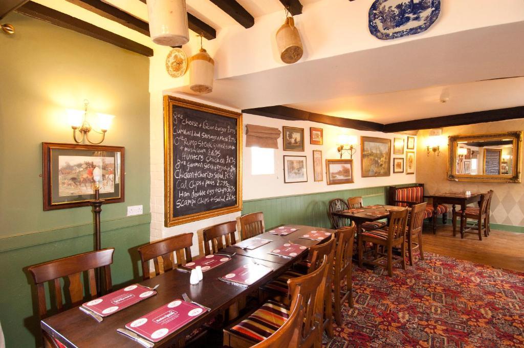 The George & Horn Near Newbury Hotel Kingsclere Exterior photo
